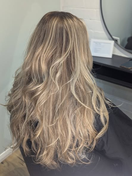Dimensional blonde balayage in soft waves
